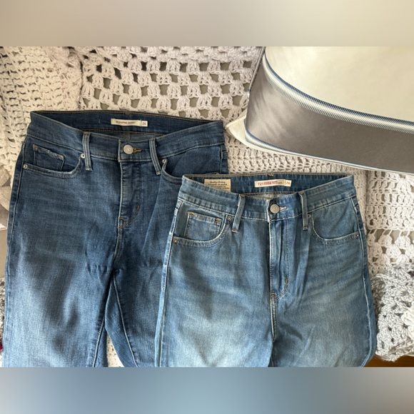 🩵💙 LEVIS BLUE JEAN LIGHT AND DARK WASH BUNDLE SIZE 26🩵💙 - Picture 5 of 6